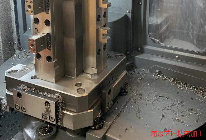 <strong>CNC加工中心分類：龍門加工中心、立式加工中心和臥式加工中心</strong>