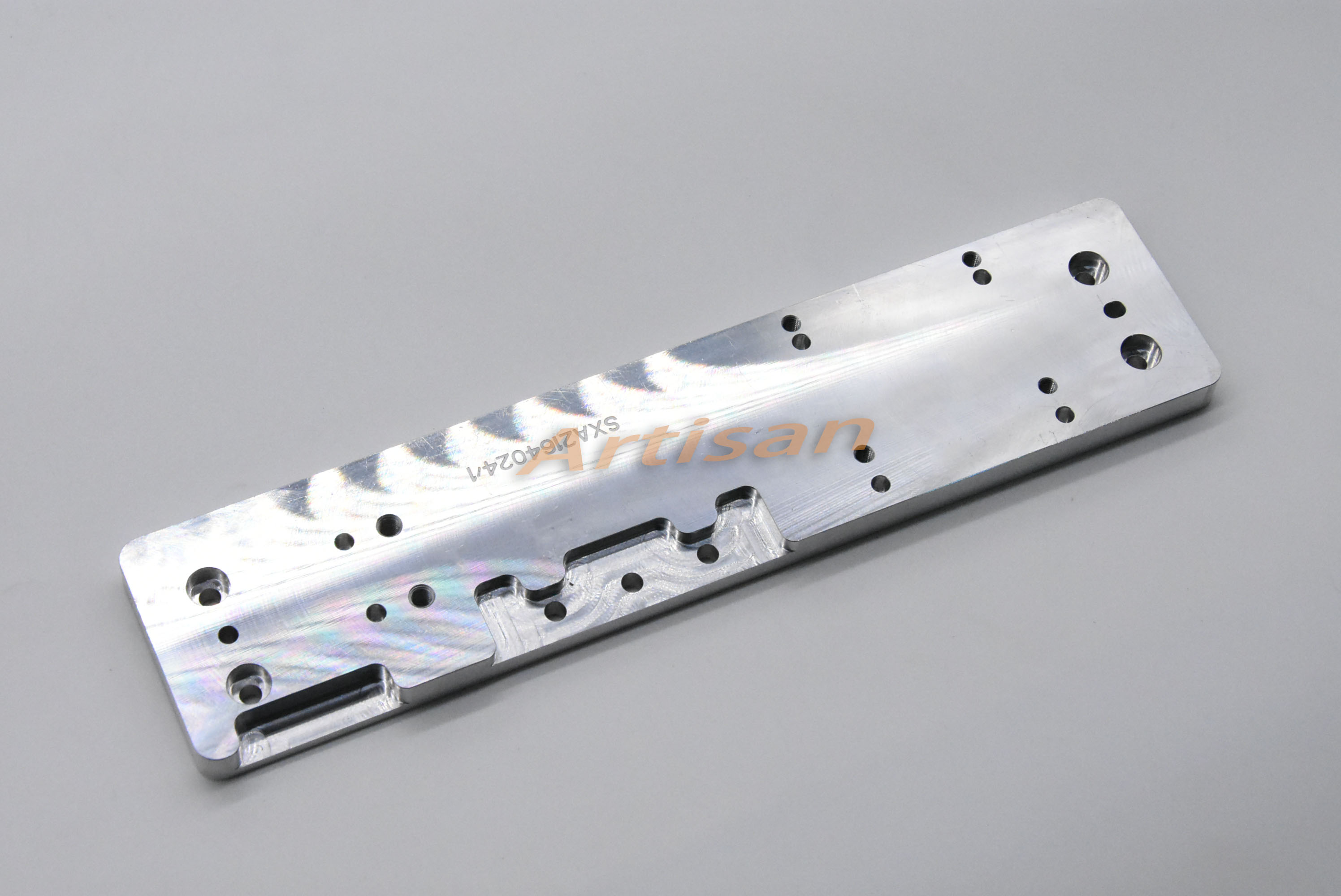 <strong>電子類(lèi)精密件加工：安裝板</strong>